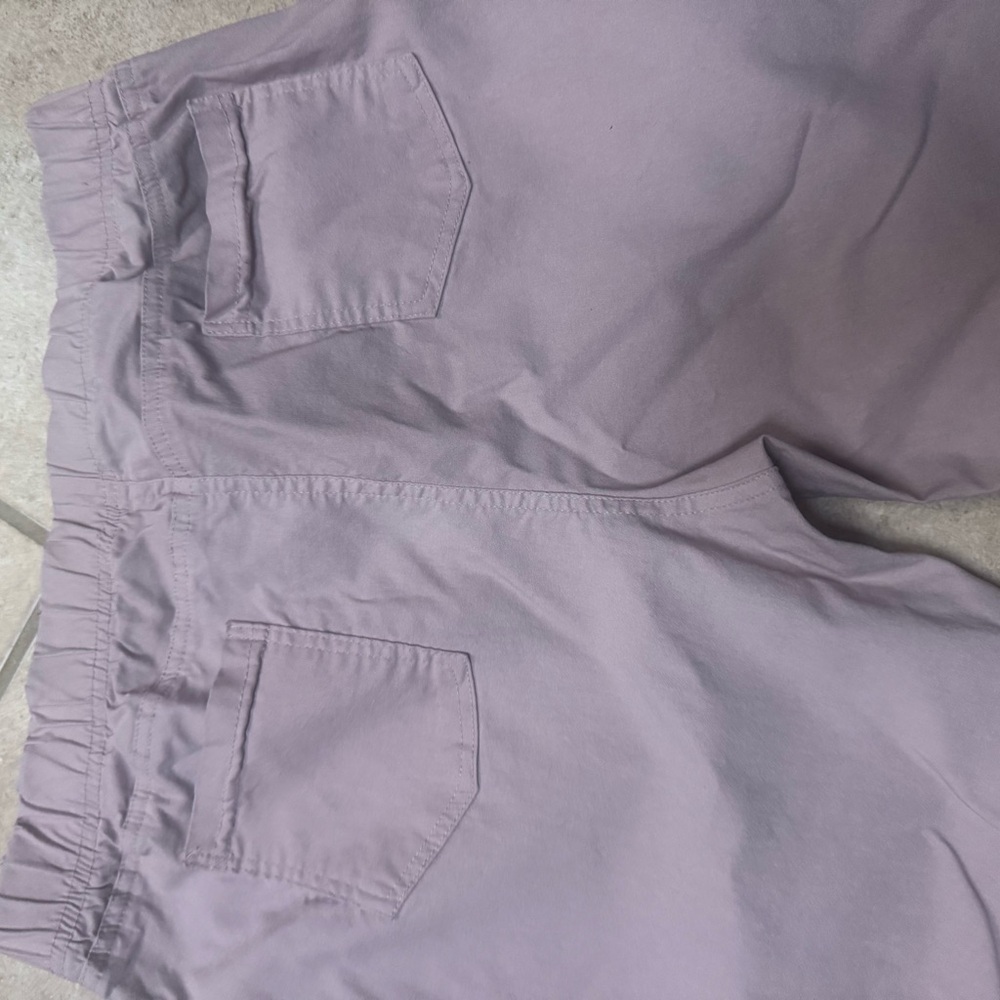 Women’s Light Pink capris - Picture 9 of 10